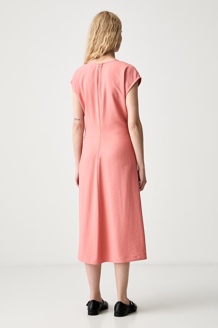 Odzież Calvin Klein sukienka letnia z wiskozą LV044G034G różowy