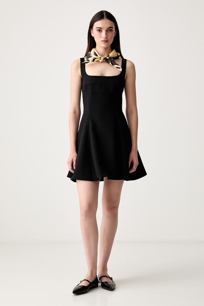 Stine Goya sukienka rozkloszowana SG.PF26.D292.2330 czarny AW26