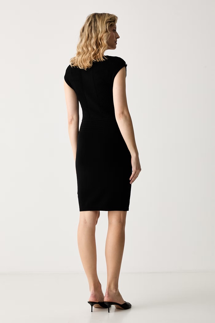 Abbigliamento Guess vestito con viscosa CARMEN W6YK34.Z0969 nero