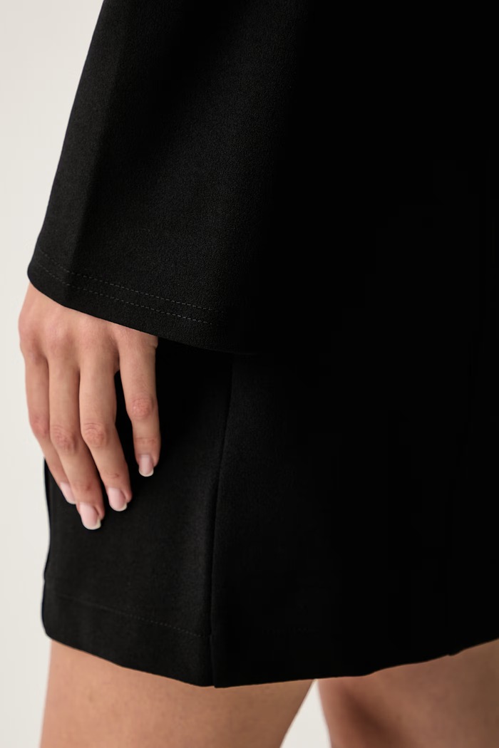 Guess šaty s rozšíreným strihom CLAUDIE W6YK16.K4369 čierna