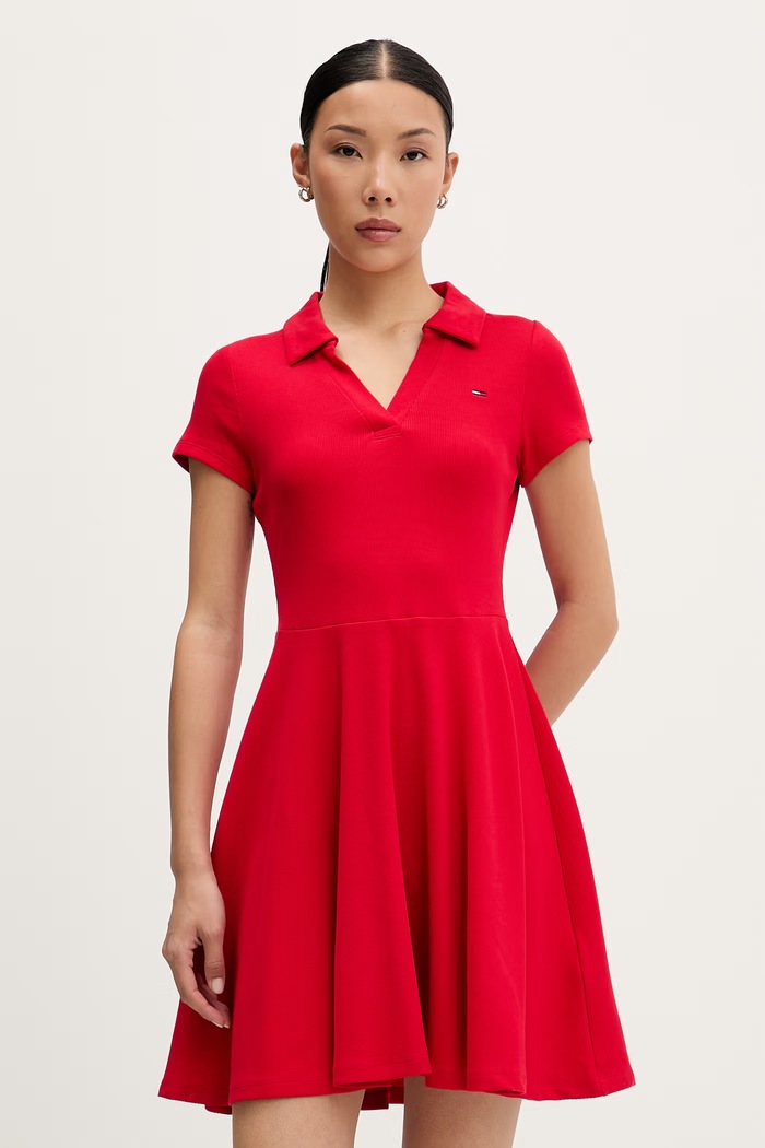 Tommy Jeans sukienka rozkloszowana bawełniana z elastanem czerwony DW0DW22845