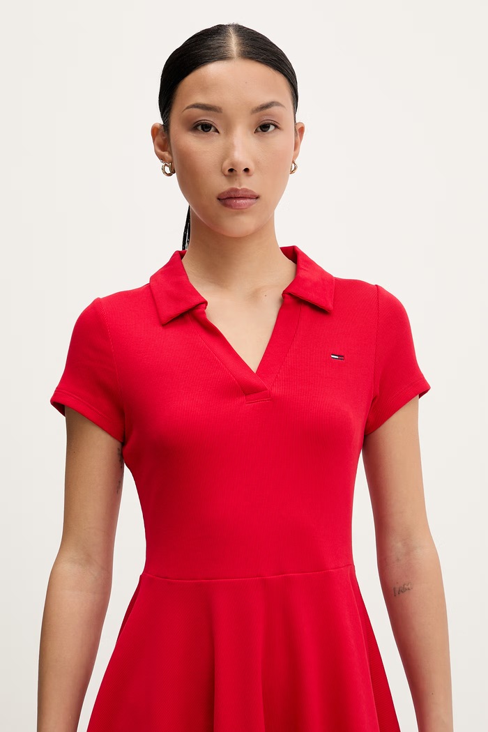Tommy Jeans sukienka rozkloszowana bawełniana z elastanem czerwony DW0DW22845