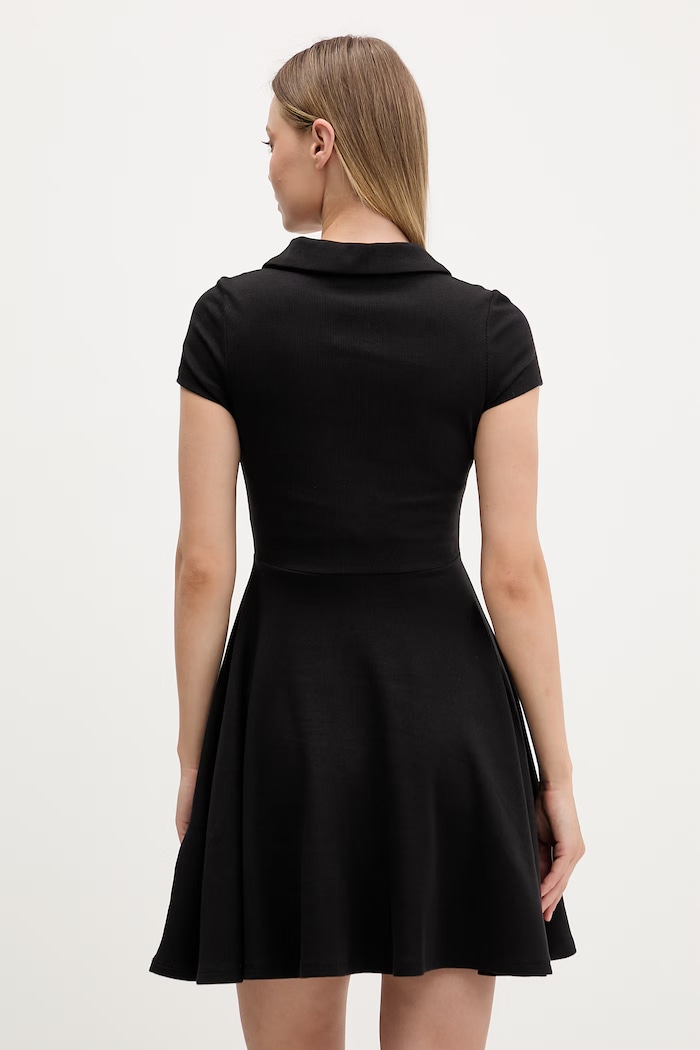 Odzież Tommy Jeans sukienka rozkloszowana bawełniana z elastanem DW0DW22845 czarny