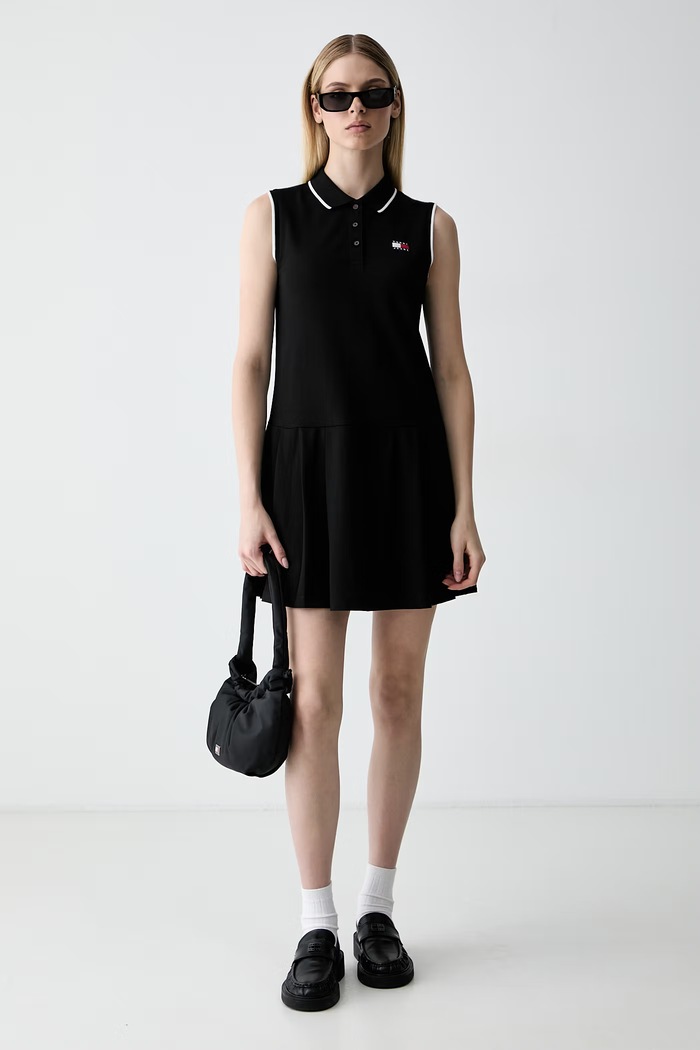 Tommy Jeans šaty s bavlnou DW0DW22839 čierna AW26