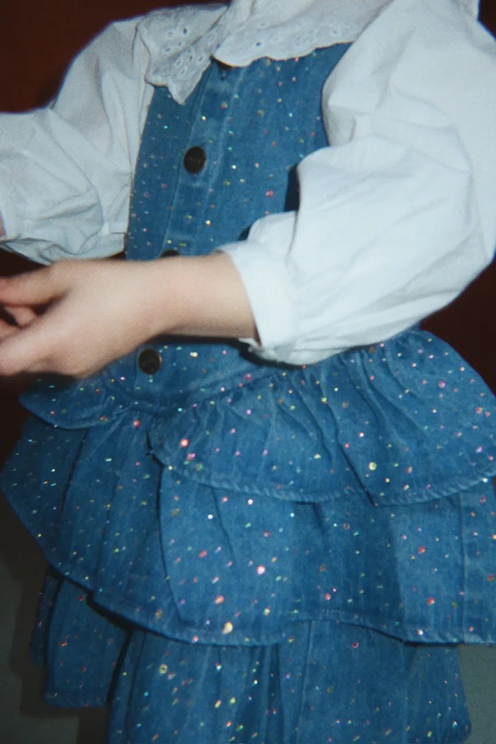 Konges Sløjd Sukienka jeansowa ELBA SPARKLE DRESS GOTS KS106459.9BY2