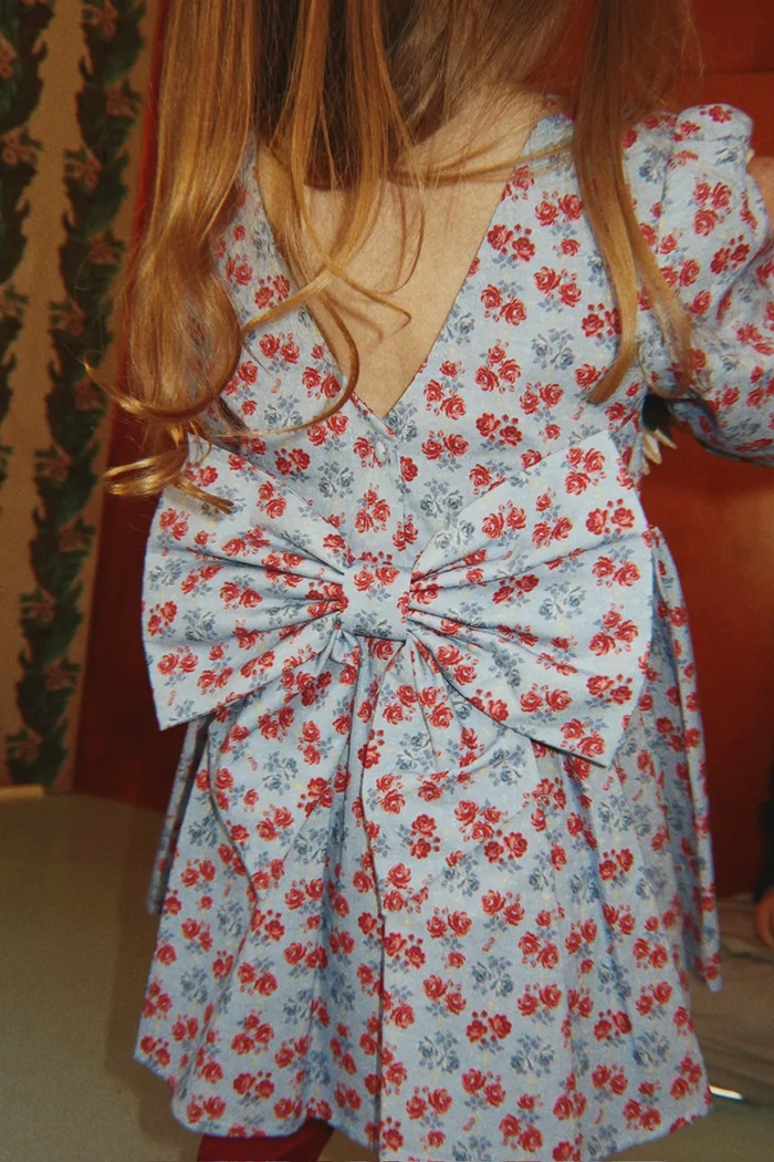 Konges Sløjd Sukienka bawełniana AVI LS BOW DRESS GOTS KS106368.9BY2
