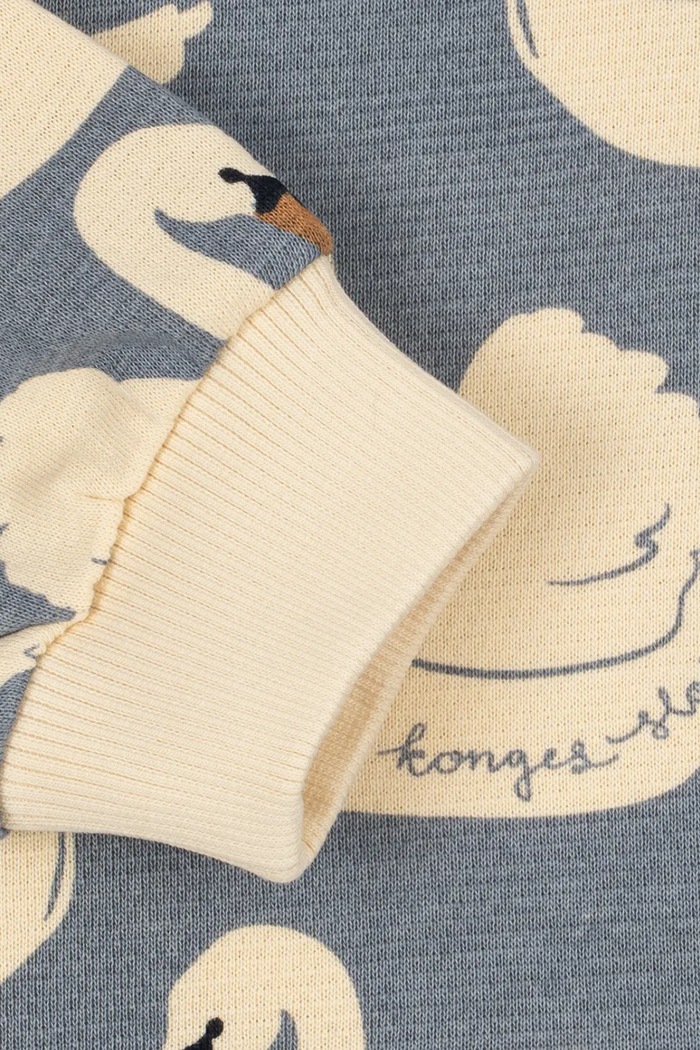Sukienka bawełniana LOUPY PRINT SWEAT DRESS GOTS Konges Sløjd KS106114.9BY2 niebieski