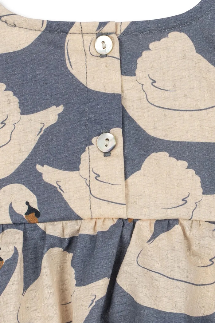 Dziewczynka Konges Sløjd Sukienka babydoll bawełniana EVIA ROMPER GOTS KS105990.9BY2 niebieski