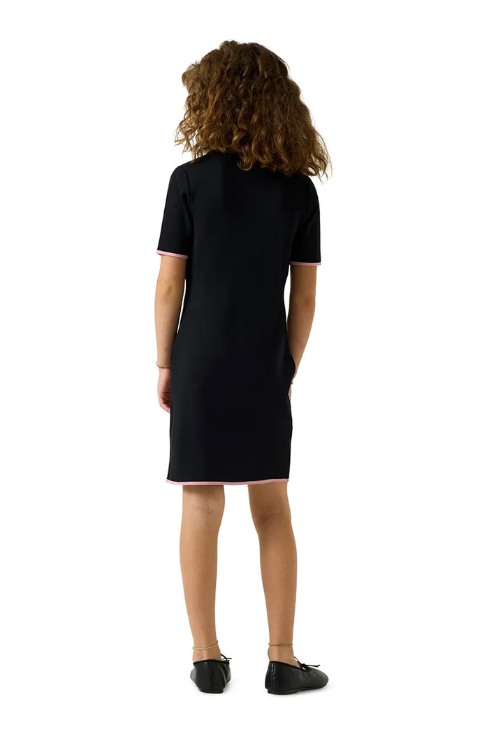 Guess sukienka z wiskozą J6YK23.Z1179.9BY2 czarny