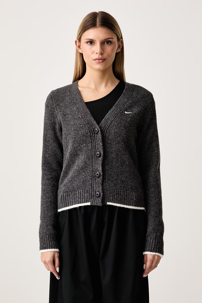 Nike Sportswear Kardigan za žene s dodatkom vune Chill Knit siva IM5513.032