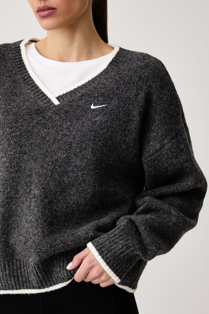 Sweter damski z dodatkiem wełny Chill Knit Nike Sportswear IM5515.032 szary