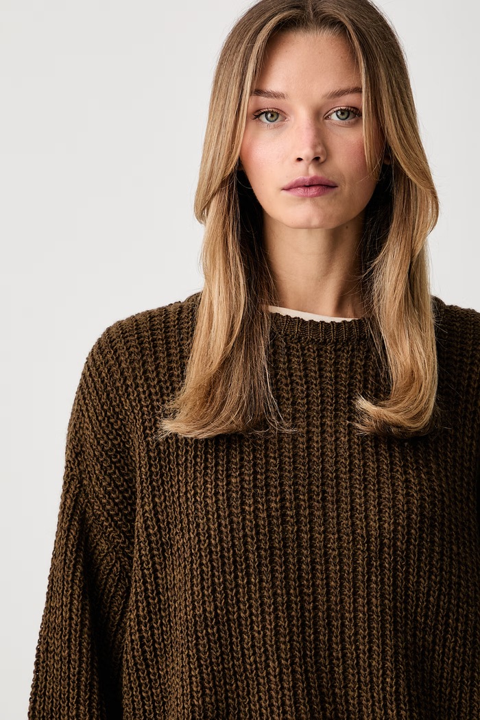 American Vintage sweter damski z wełną brązowy CYR18A