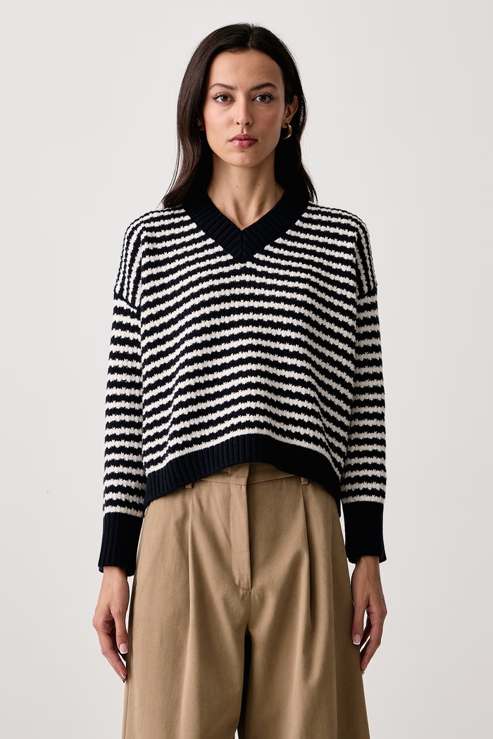 Weekend Max Mara Sweter damski wełniany WKDSPIGA granatowy 2625366202600