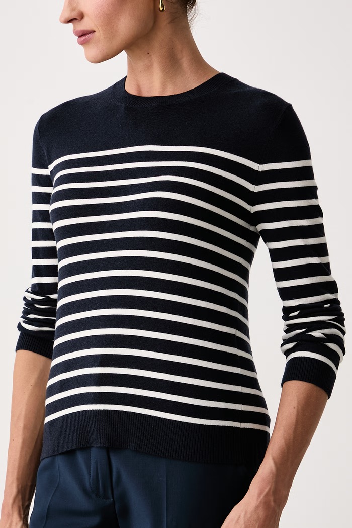 Sweter damski z dodatkiem jedwabiu WKDSICILIA Weekend Max Mara 2625366102600 granatowy