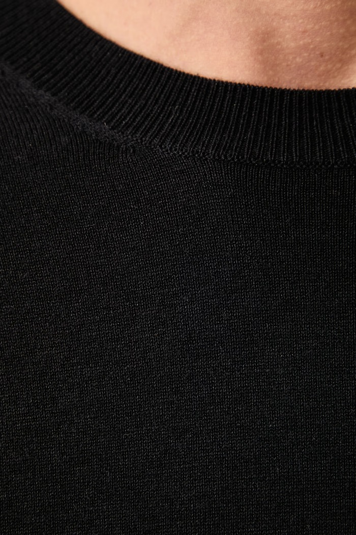Sweter damski z dodatkiem jedwabiu WKDSICILIA Weekend Max Mara czarny 2625366102600