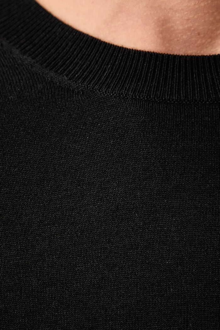Sweter damski z dodatkiem jedwabiu WKDSICILIA Weekend Max Mara czarny 2625366102600