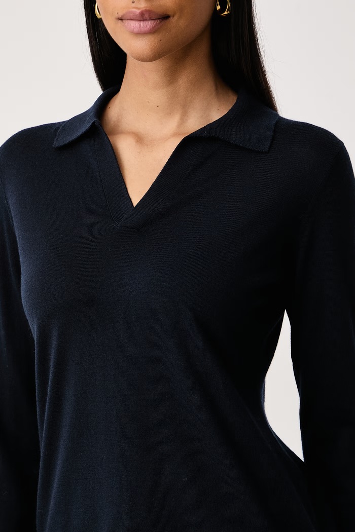 Sweter damski wełniany WKDCAPPA Weekend Max Mara 2625366052600 granatowy