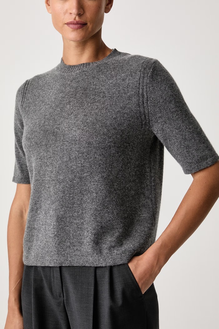 Sweter z krótkim rękawem damski kaszmirowy WKDANANAS Weekend Max Mara 2625366012600 szary