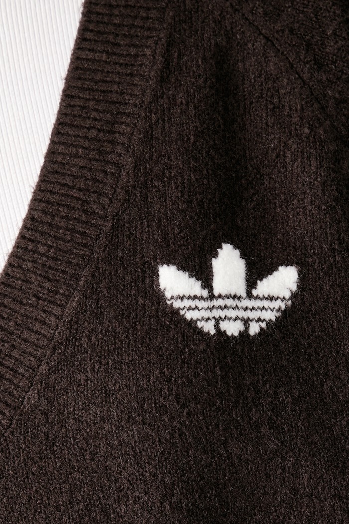 Sweter damski Essentials Knit adidas Originals brązowy IA4444