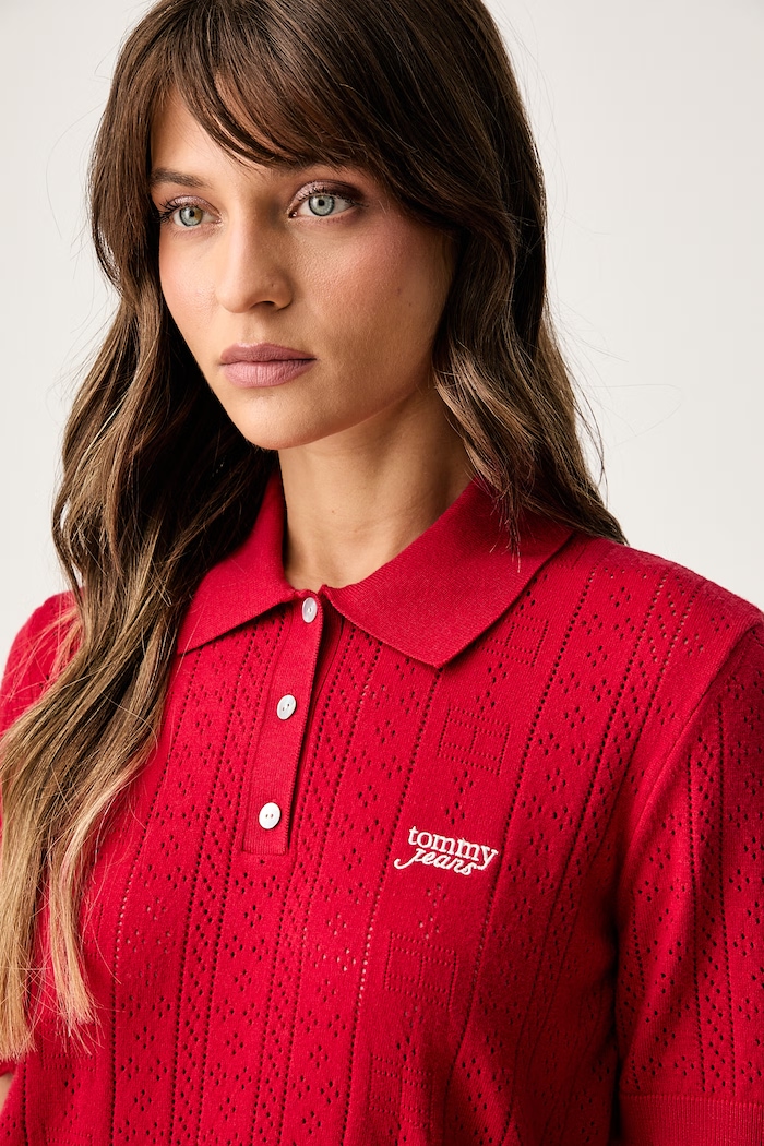 Tommy Jeans pletena polo majica za žene s viskozom crvena DW0DW22932