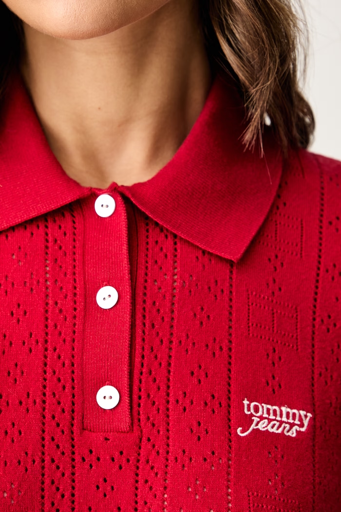 Tommy Jeans pletena polo majica za žene s viskozom DW0DW22932 crvena