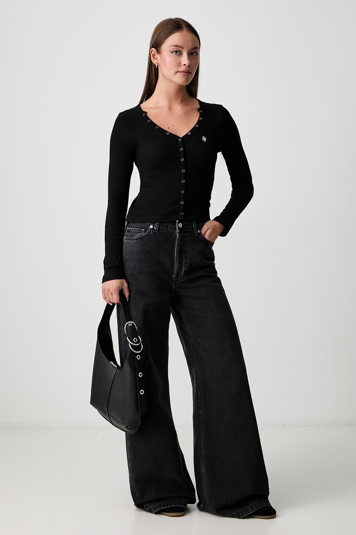 Guess Jeans лонгслив для женщин из хлопка с эластаном W6YP03.K3647 чёрный AW26