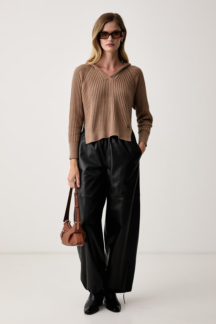 DKNY sweter damski bawełniany DJ6R0174 brązowy AW26