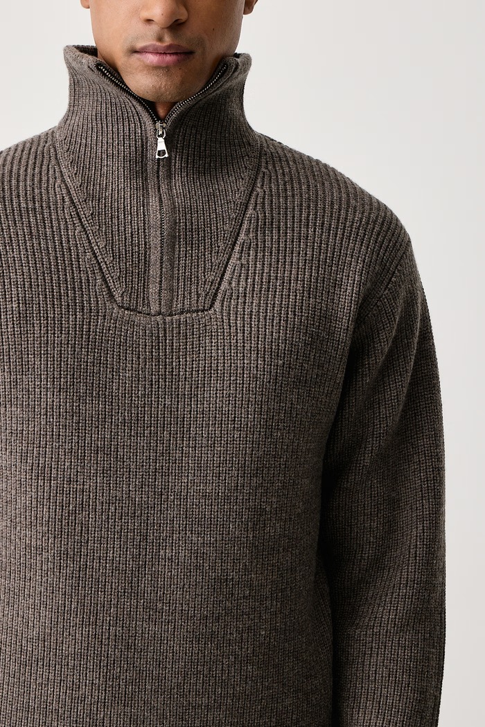 Sweter męski z wełny merino TAREK Officine Generale W26MKNT316 brązowy