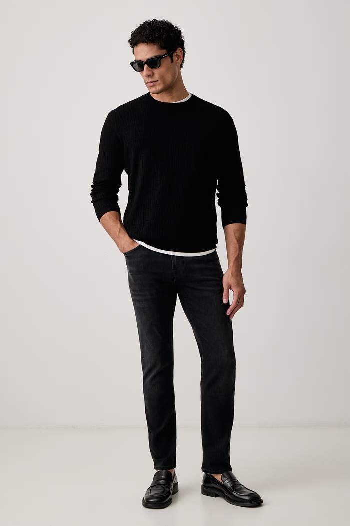 Armani Exchange Sveter pánsky s viskózou XM002986.AF10454 čierna AW26