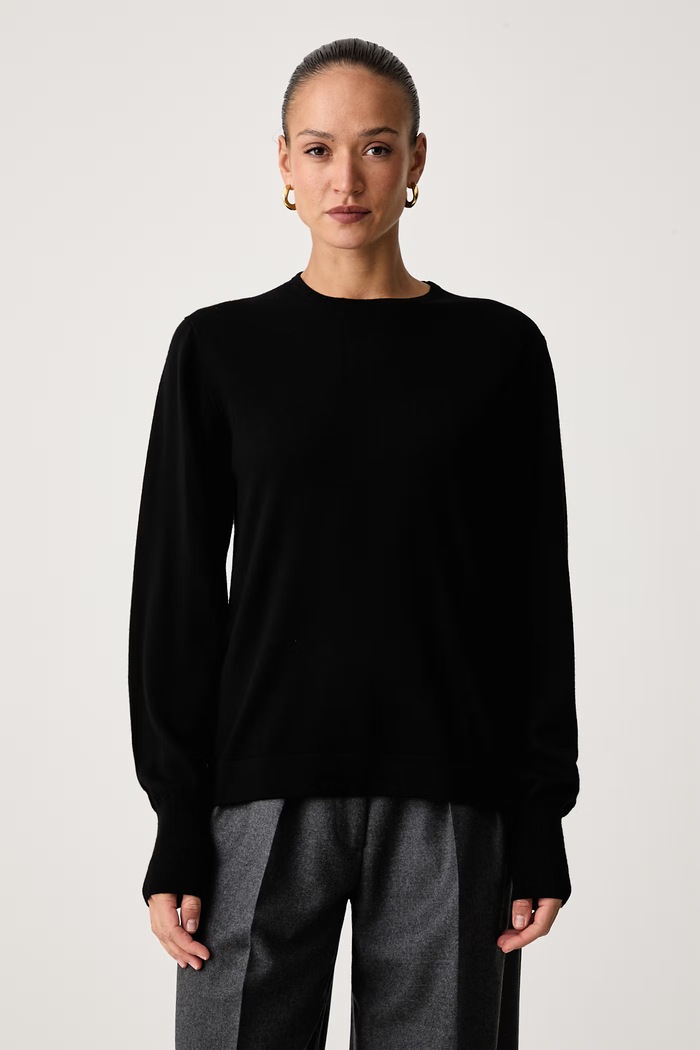 Officine Generale Svetr z merino vlny NINA černá DLCXKNT305