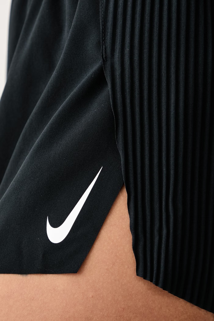 Szorty sportowe damskie AeroSwift Dri-FIT ADV Nike FN2328.010 czarny