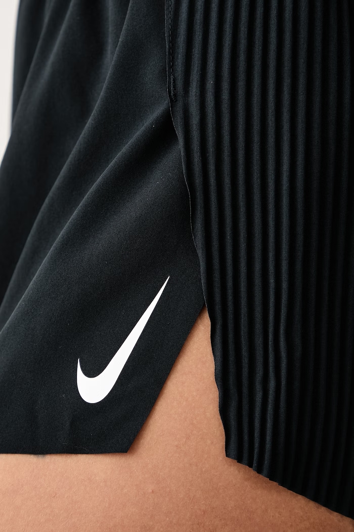 Szorty sportowe damskie AeroSwift Dri-FIT ADV Nike FN2328.010 czarny