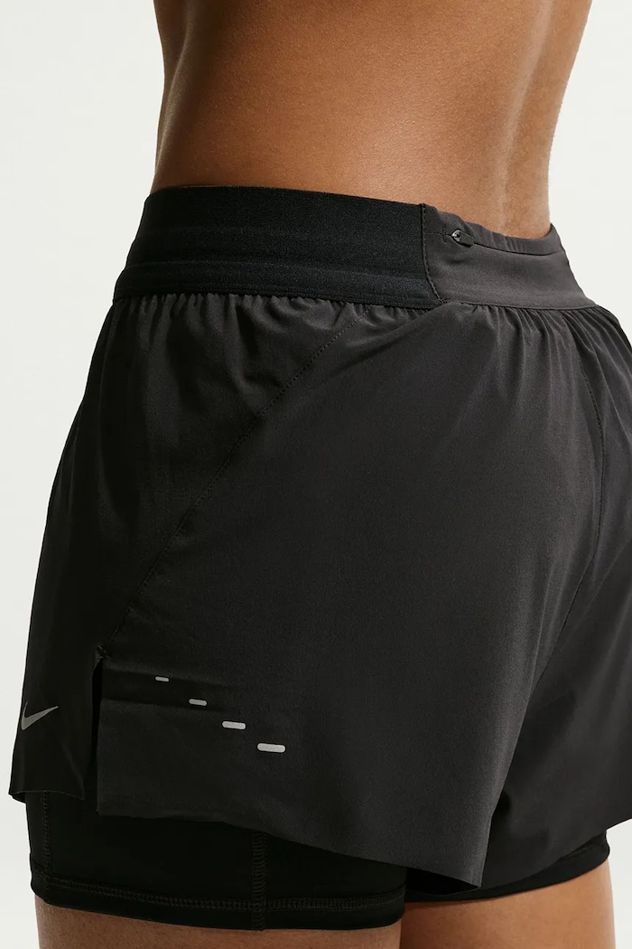 Σορτς αθλητικά Γυναικεία Swift Dri-FIT 2in1 Nike HJ5376.010 μαύρο