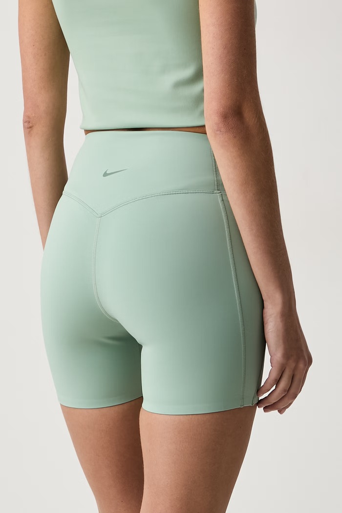 Odzież Nike kolarki damskie Universa HQ6832.006 zielony