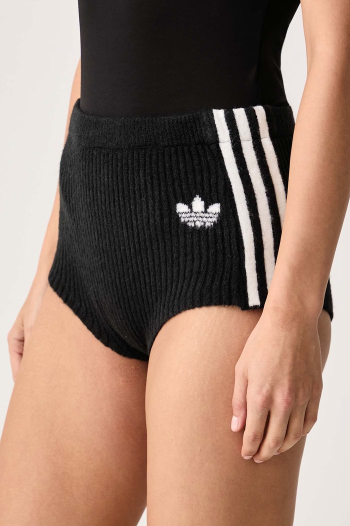 Pantaloni scurți pentru femei cu amestec de lână Adiluna Season 2 x Jennie adidas Originals LD8935 negru