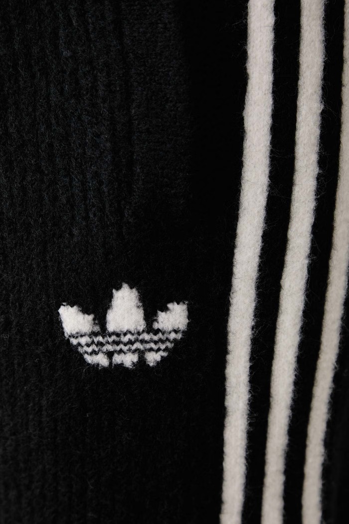Pantaloni scurți pentru femei cu amestec de lână Adiluna Season 2 x Jennie adidas Originals negru LD8935