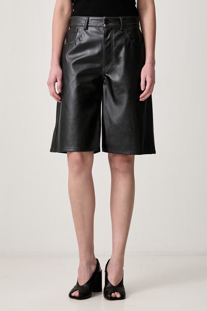 MM6 Maison Margiela Bermudy damskie z imitacji skóry czarny S52MU0143.M35455