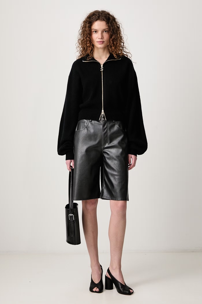 MM6 Maison Margiela Bermudy damskie z imitacji skóry S52MU0143.M35455 czarny AW26