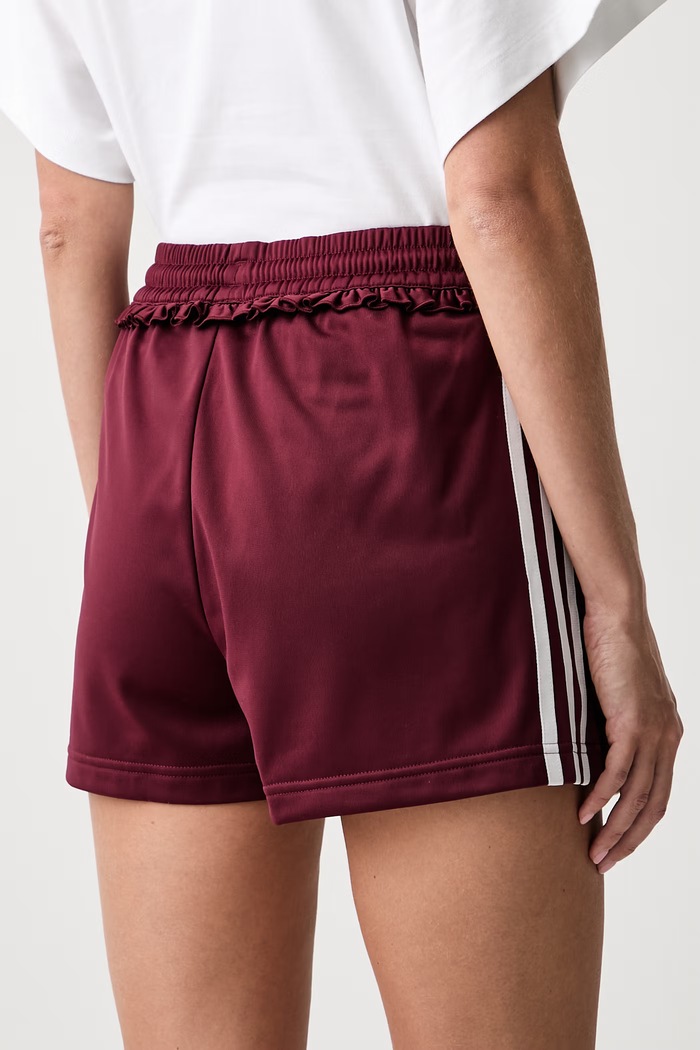 Одяг adidas Originals трикотажні шорти жіночі Pleated Firebird LG4321 бордо