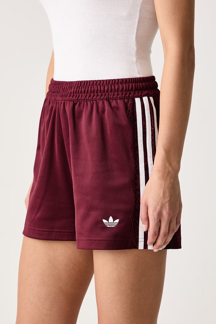 Pantaloni scurți de trening pentru femei cu bumbac Lace Injection adidas Originals LG4268 burgundia