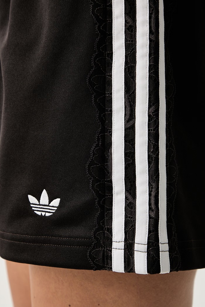 adidas Originals трикотажні шорти жіночі з бавовною Lace Injection LG4266 коричневий
