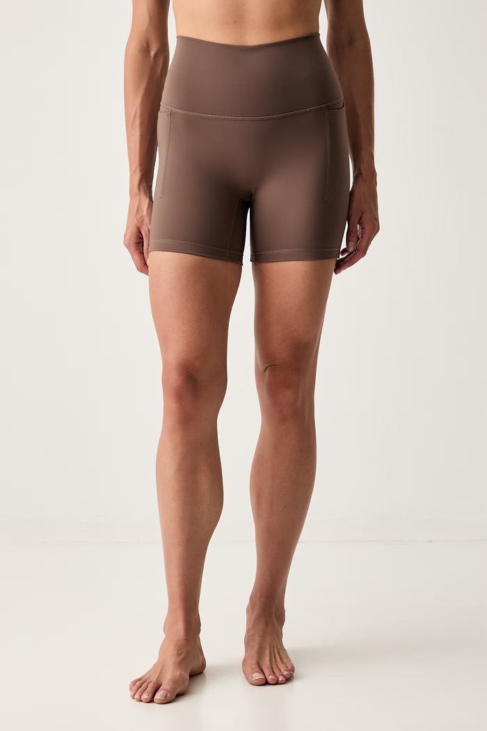 adidas Performance szorty do jogi damskie Three Stripes Studio brązowy KY1911