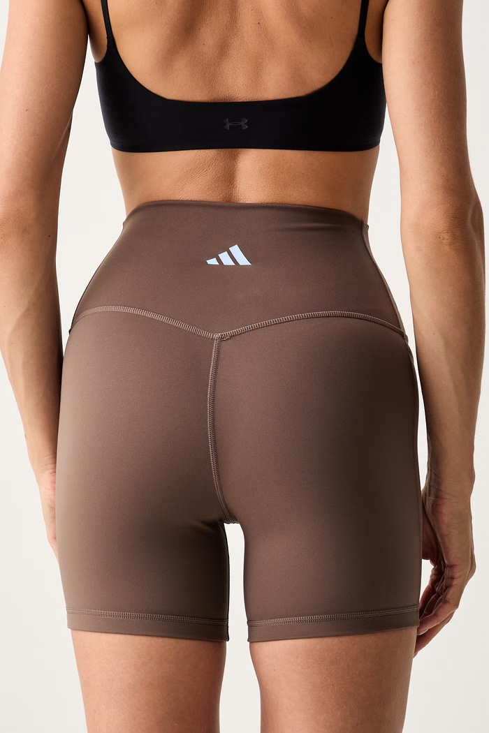 Odzież adidas Performance szorty do jogi damskie Three Stripes Studio KY1911 brązowy