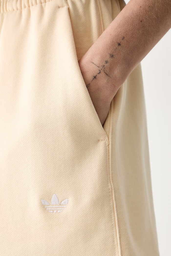 adidas Originals szorty dresowe damskie bawełniane Essentials żółty KT4727