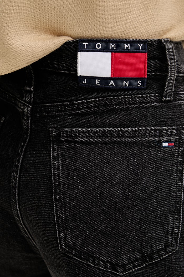 Tommy Jeans pantaloni scurți pentru femei, din denim negru DW0DW23057