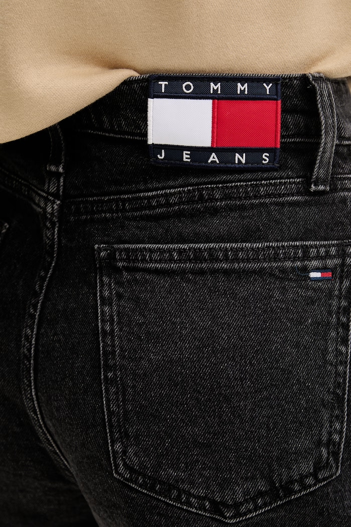 Tommy Jeans pantaloni scurți pentru femei, din denim negru DW0DW23057