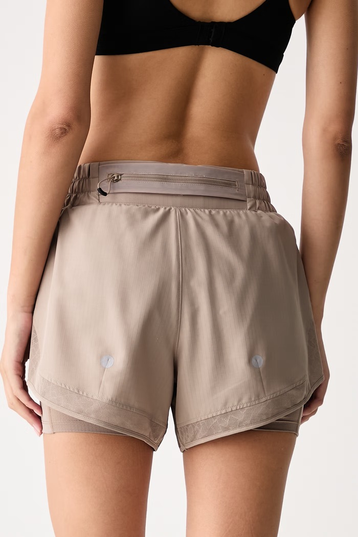 Odzież Asics Szorty sportowe damskie NAGINO RUN 2-N-1 SHORT 2012D491.200 beżowy