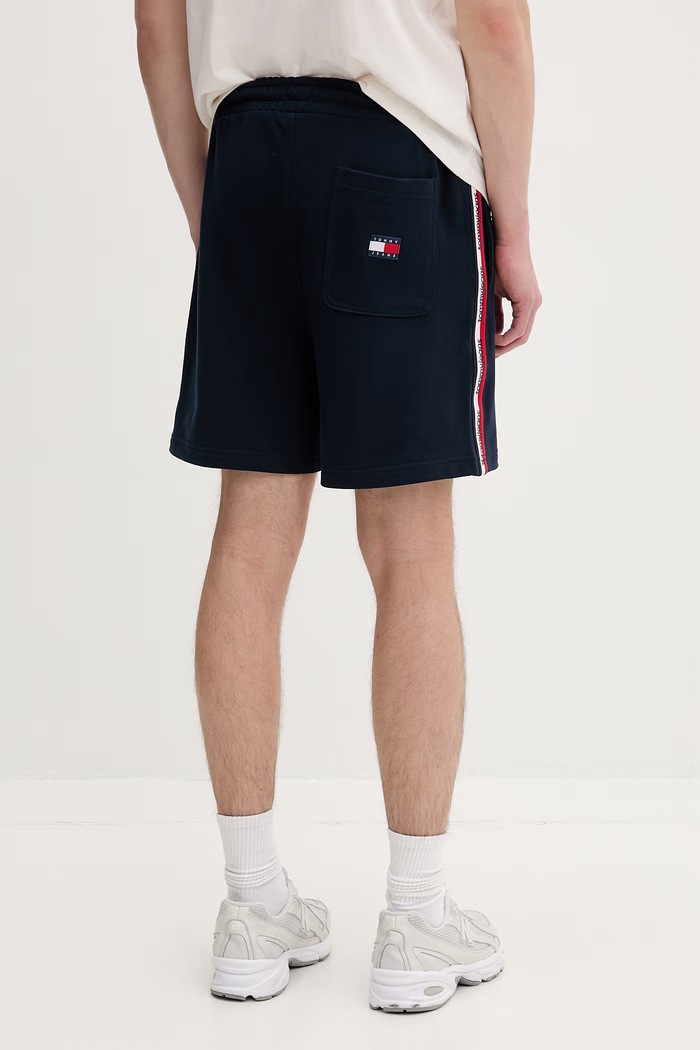 Ρούχα Tommy Jeans σορτς επίσημα Ανδρικά βαμβακερά DM0DM23407 σκούρο μπλε
