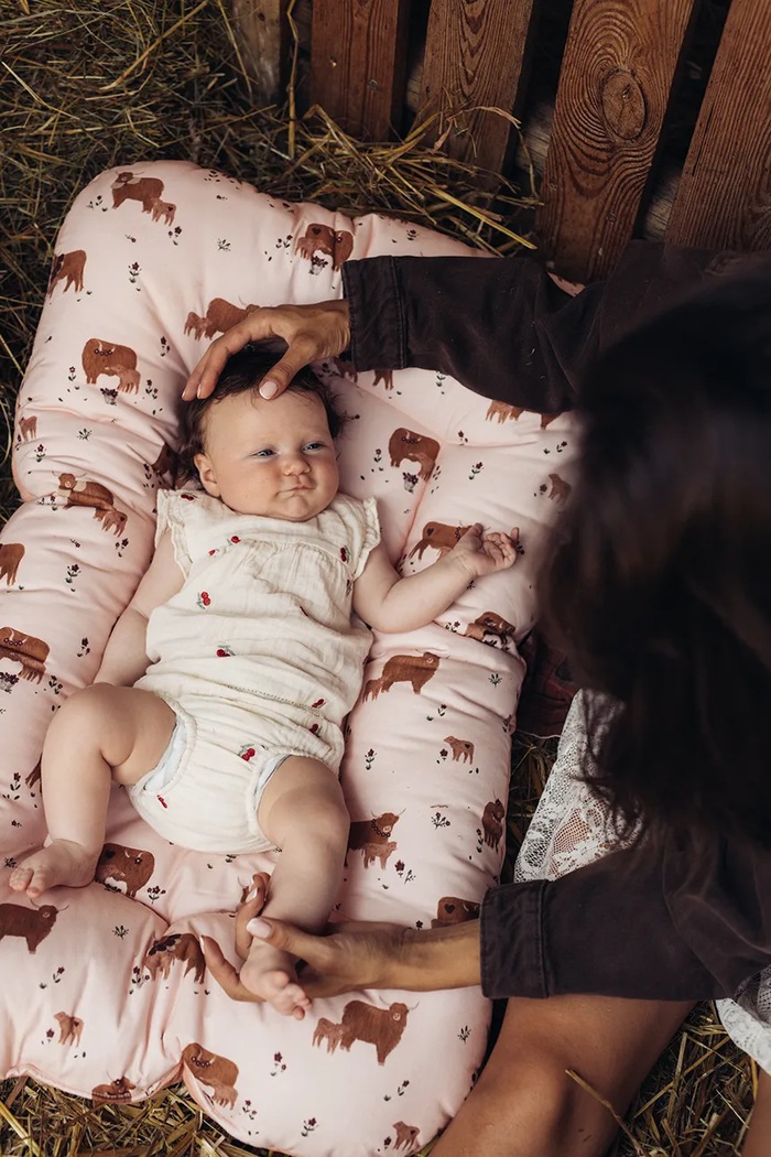La Millou Gnijezdo za bebe s pamukom MOO MEADOW narančasta 156619