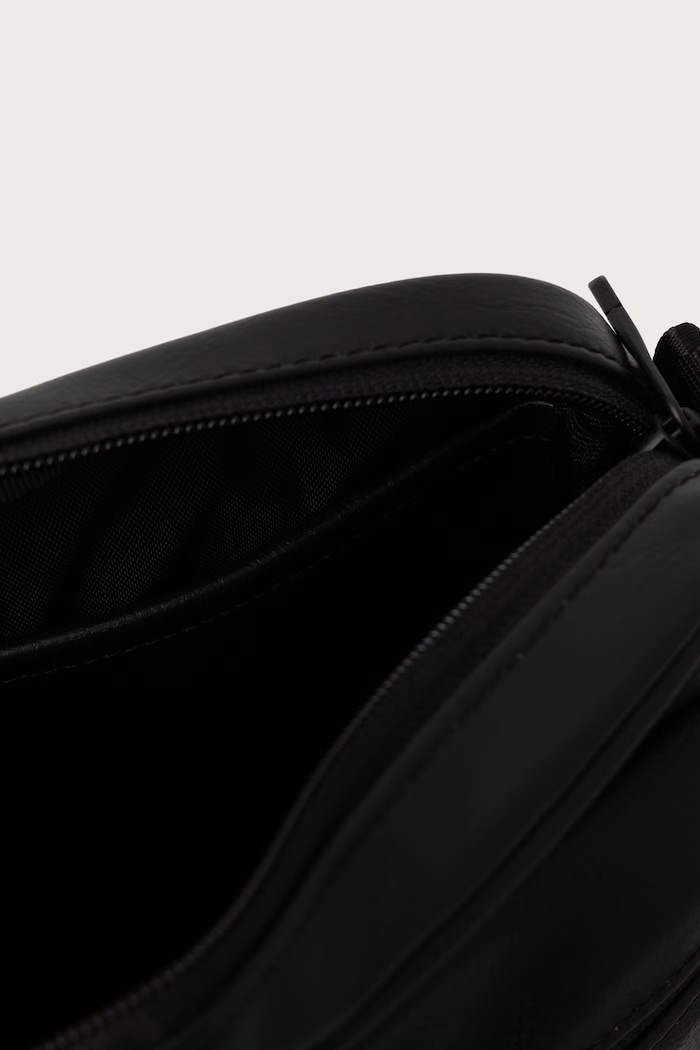 Crossbody kabelka dámska z imitácie kože Heritage Premium Nike Sportswear čierna IB2528.010